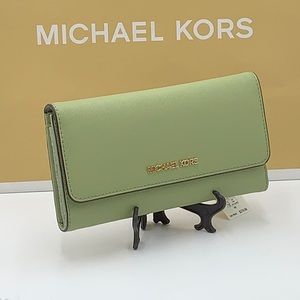 MICHAEL KORS JET SET TRAVEL LARGE TRIFOLD WALLET LIGHT SAGE COLOR